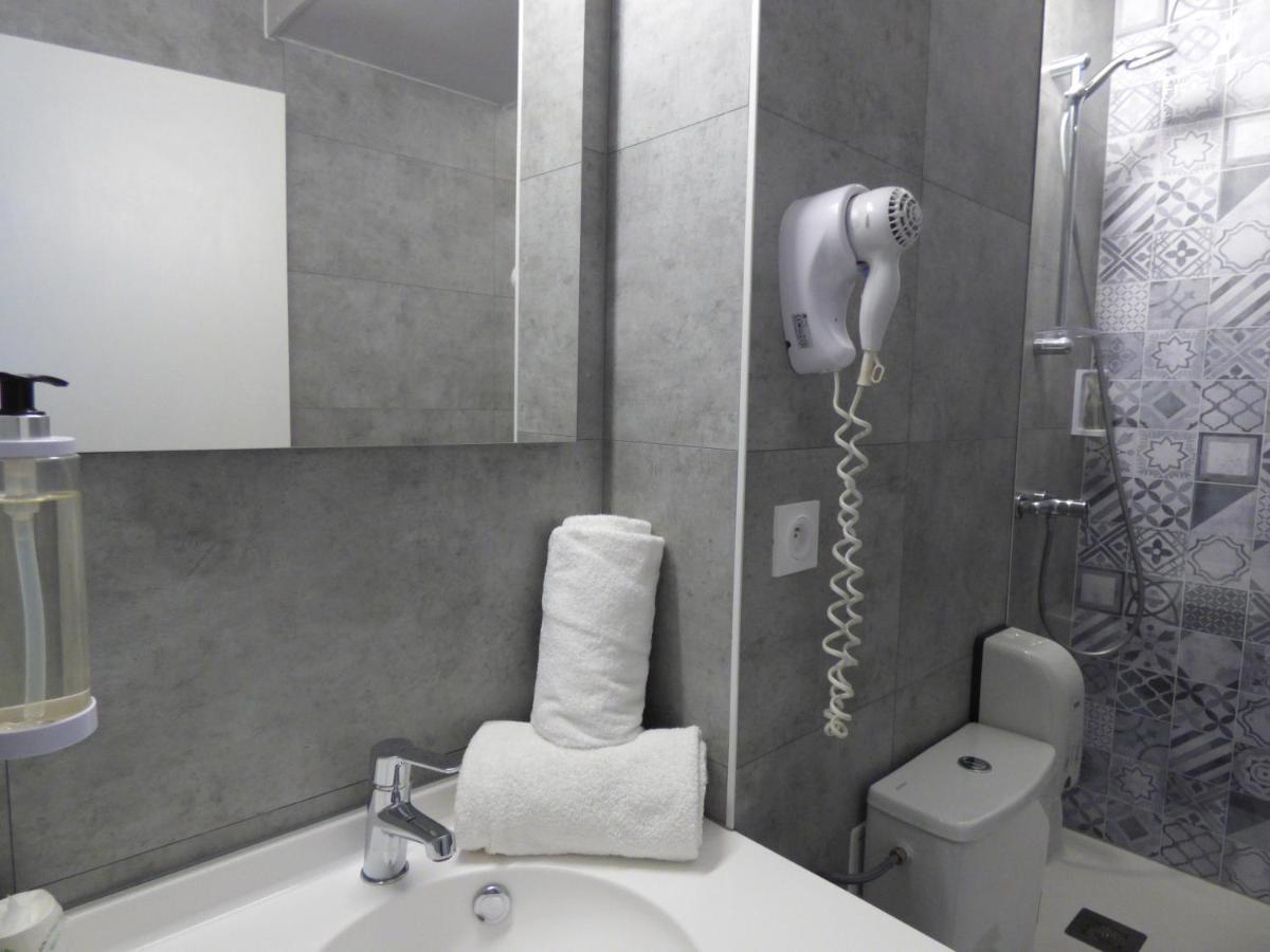 Escatel 3*