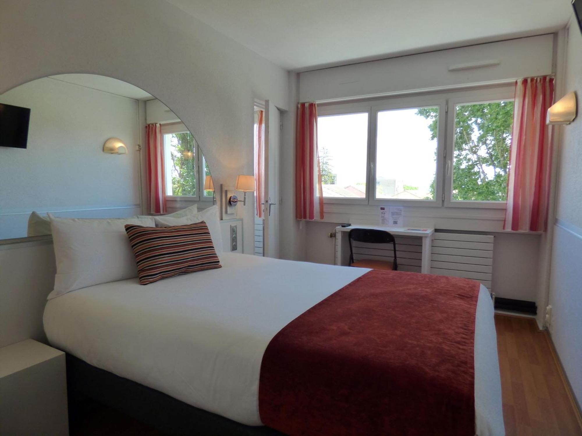 Escatel 3*